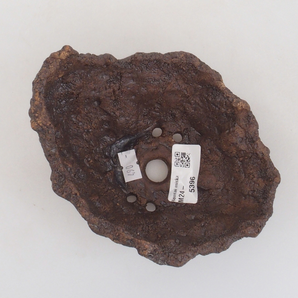 Ceramic shell 13 x 10,5 x 12,5 cm, brown color