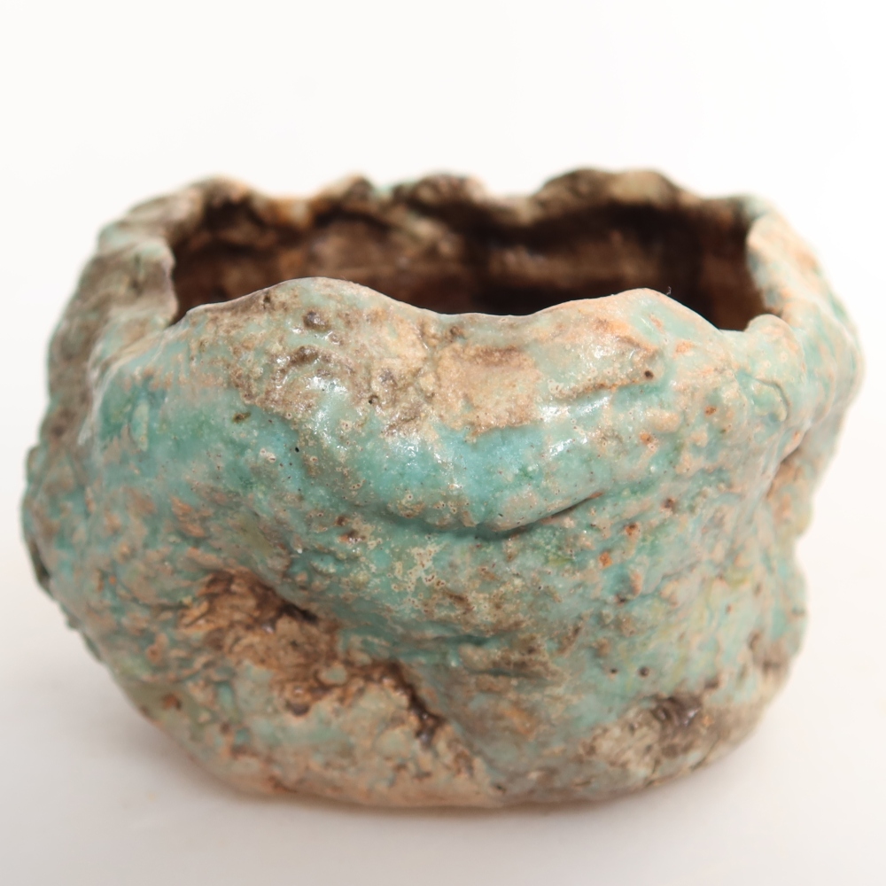 Ceramic Eggshell, 7.5 x 7 x 5.5 cm, green