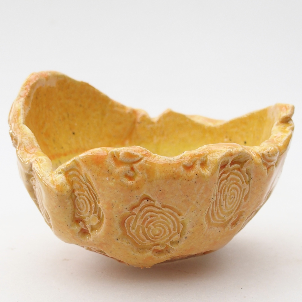 Ceramic shell 8,5 x 8,5 x 6 cm , yellow
