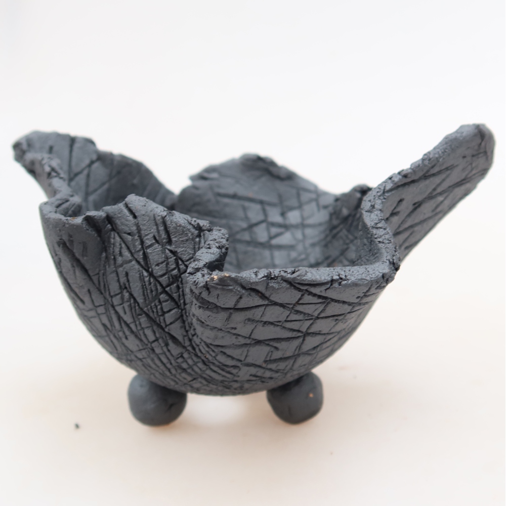 Ceramic Shell  10 x 10 x 7.5 cm, metallic color