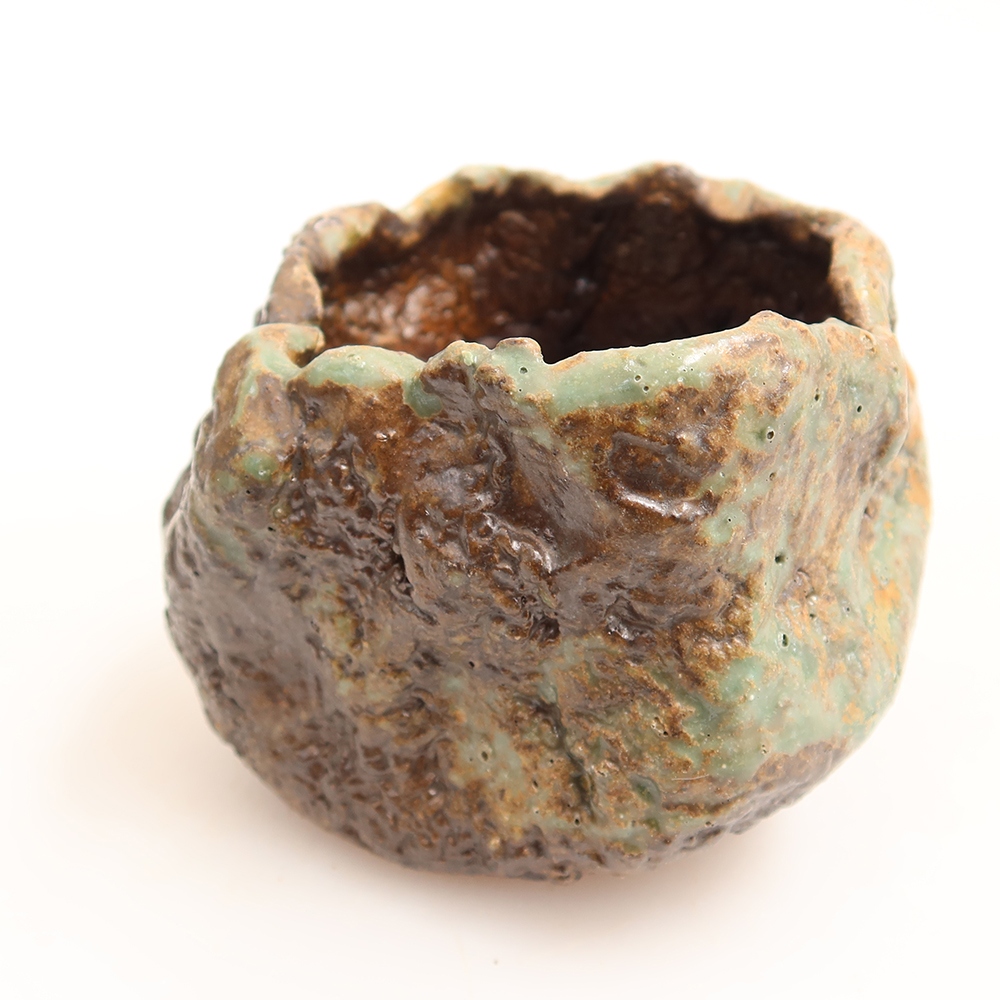 Ceramic Eggshell  6 x 5 x 6 cm, green