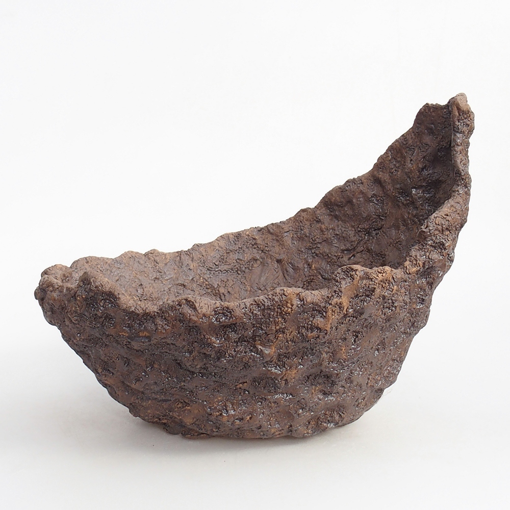 Ceramic shell 19 x 15 x 14 cm , colour brown