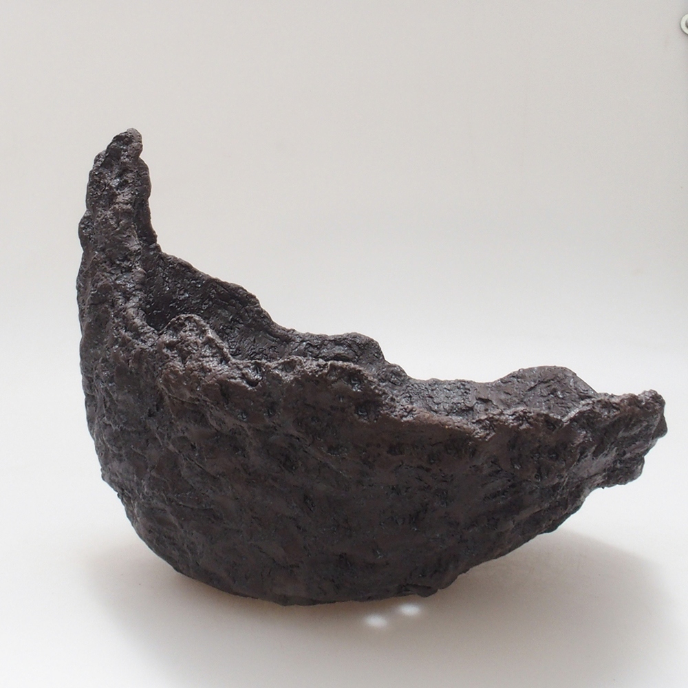 Ceramic shell 23 x 21 x 19,5 cm, brown color