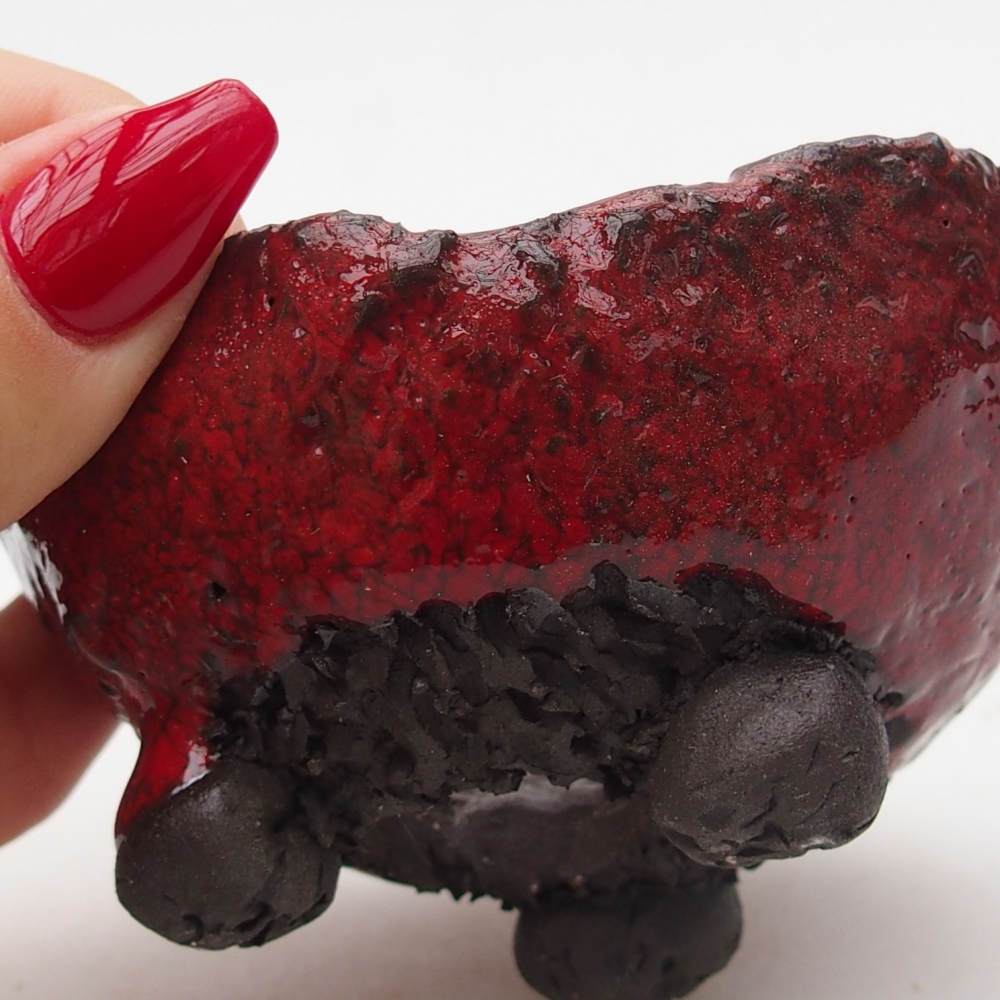 Ceramic shell 8,5 x 8 x 4,5 cm , colour red