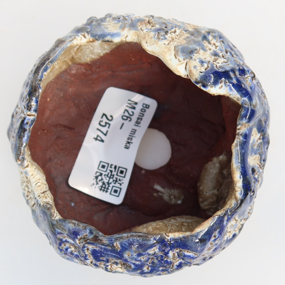 Ceramic Eggshell, 7.5 x 8 x 5.5 cm, blue and white