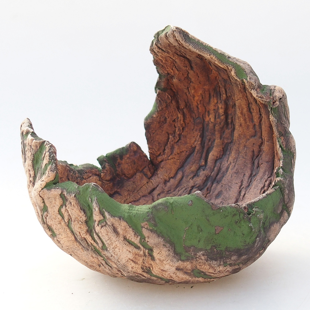 Ceramic shell 11 x 10 x 10 cm , colour green
