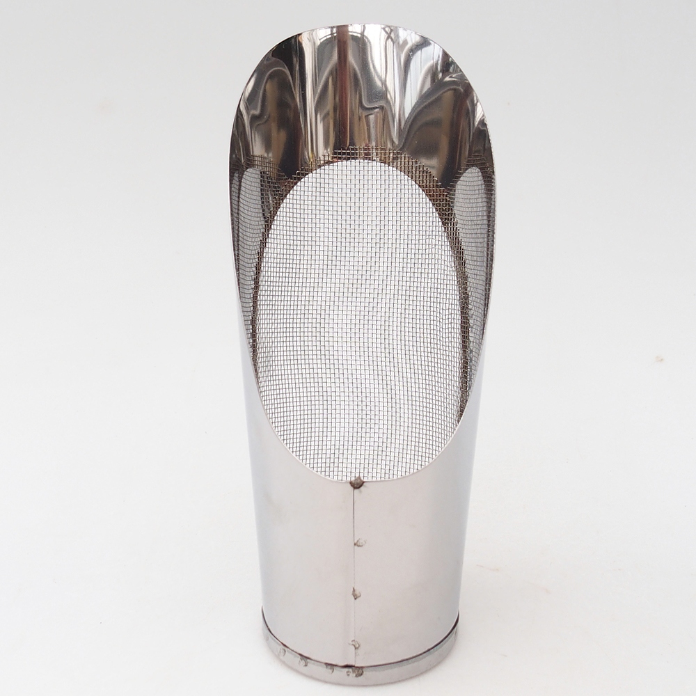 Soil trowel with sieve