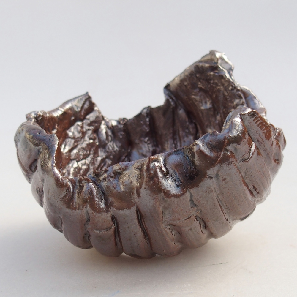 Ceramic Shell 9 x 8,5 x 4 cm , colour brown