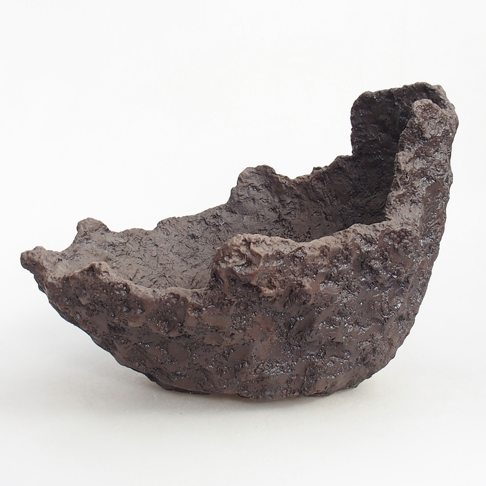 Ceramic shell 19 x 15 x 14 cm , colour brown