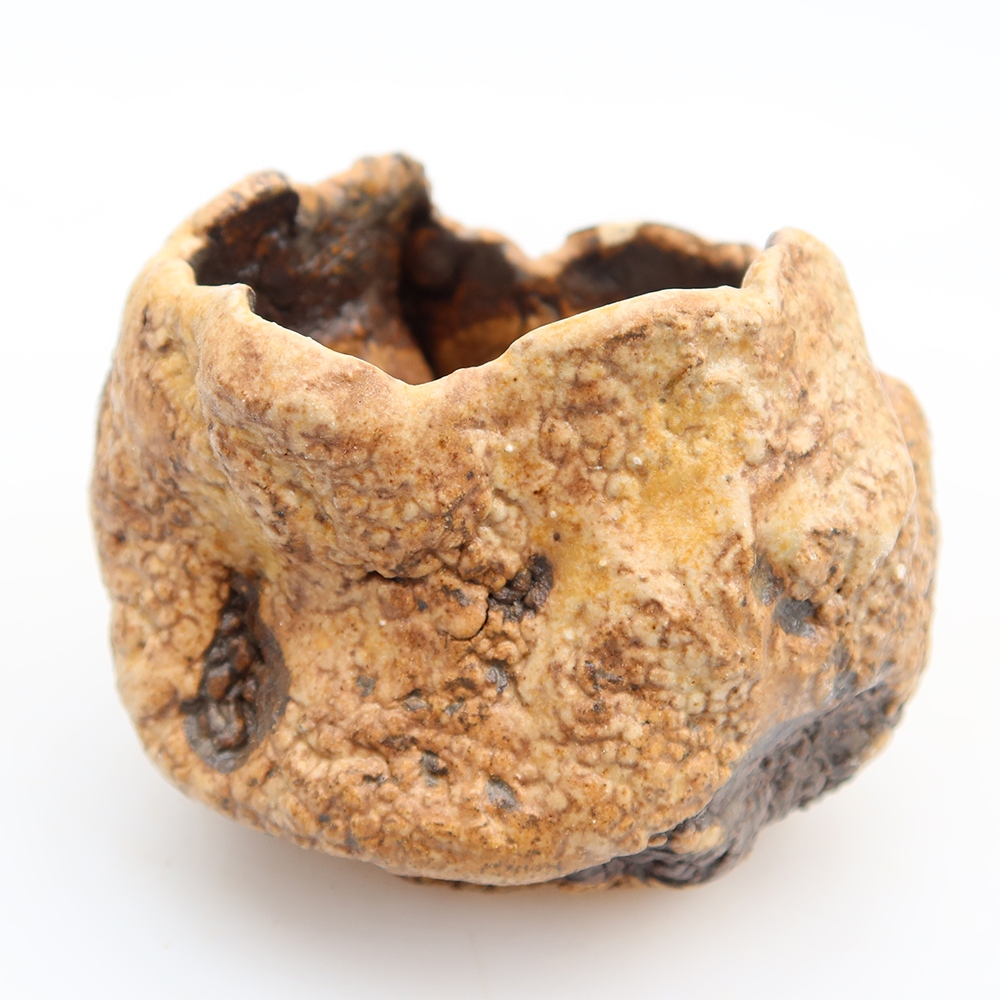 Ceramic Eggshell  6 x 5 x 6 cm, brown
