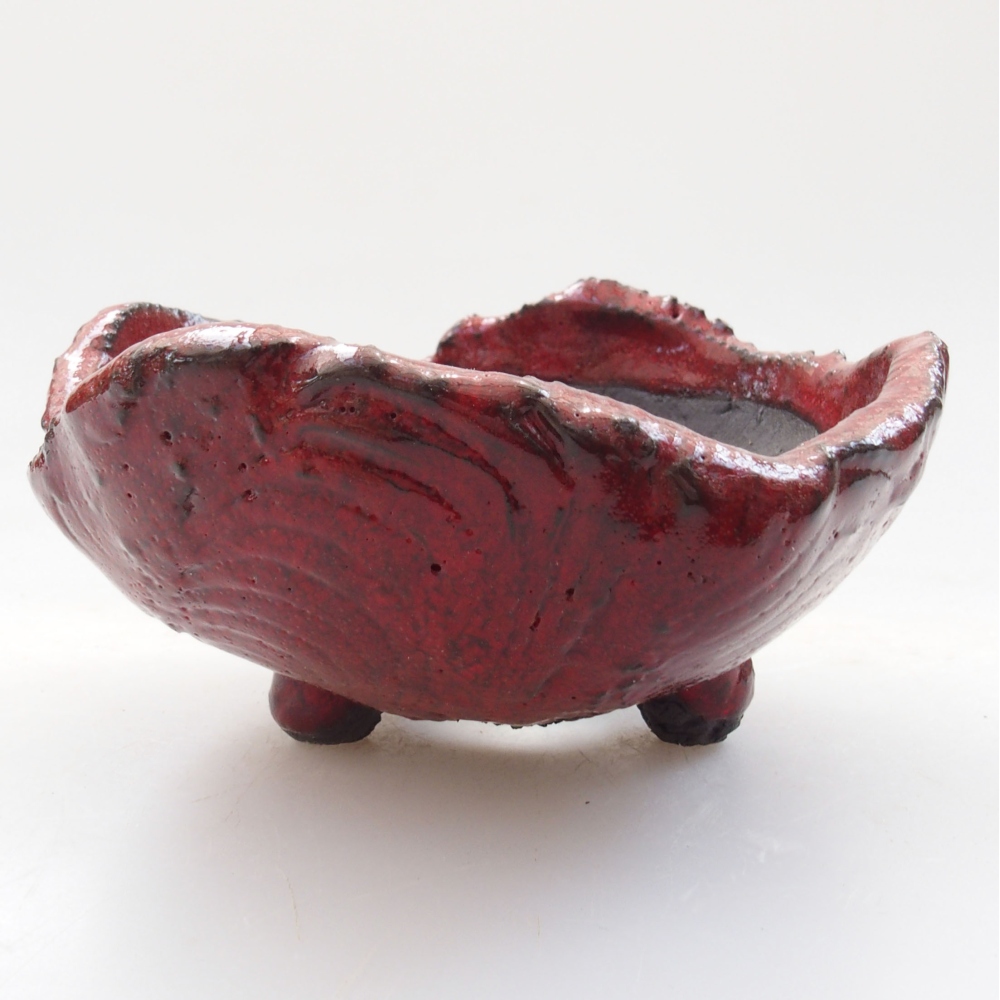 Ceramic shell 9 x 8 x 5 cm, color red