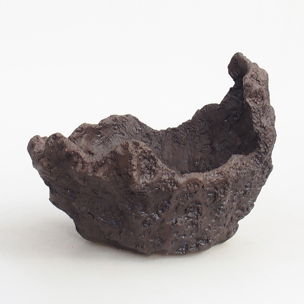 Ceramic shell 14 x 13 x 13 cm , colour brown