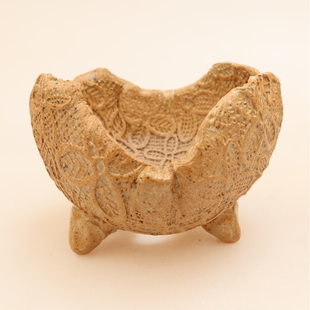 Ceramic Shell 8,5 x 8,5 x 6 cm , colour beige