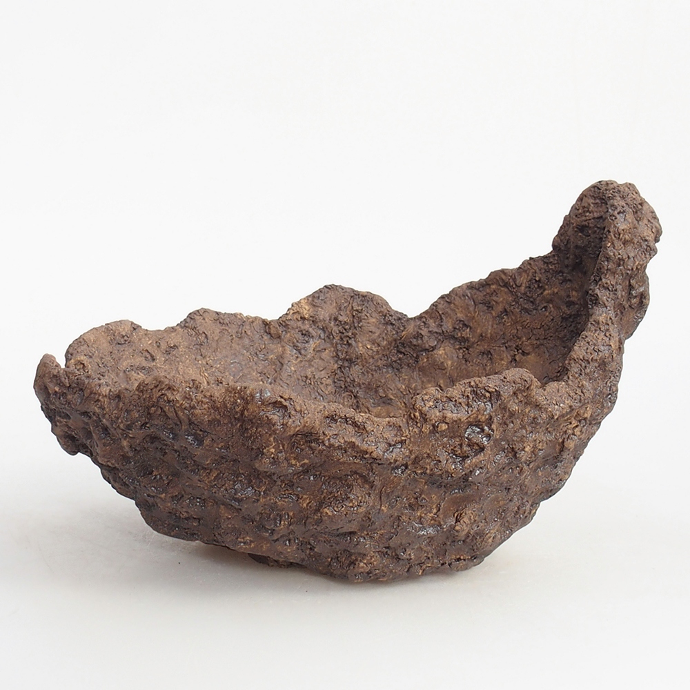 Ceramic shell 19 x 15 x 14 cm , colour brown