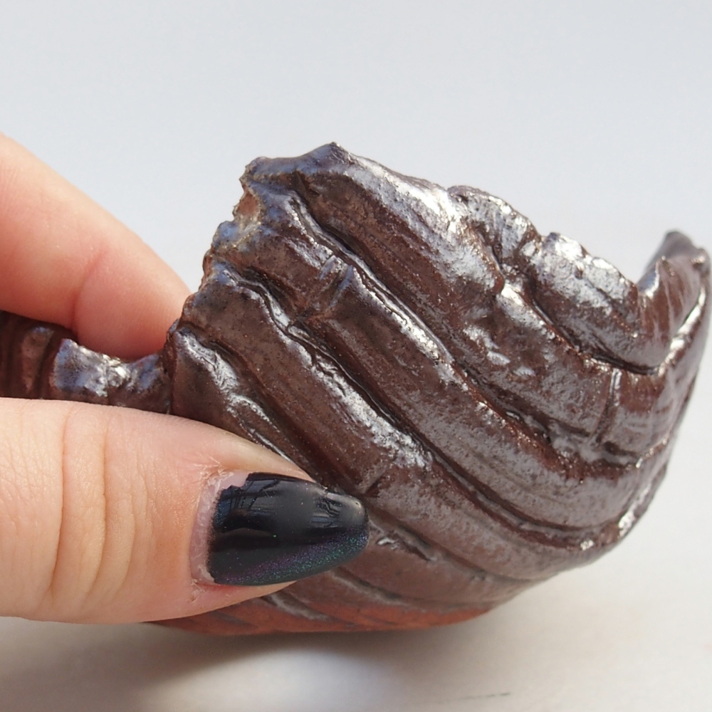 Ceramic Shell 9 x 9 x 5 cm , colour brown