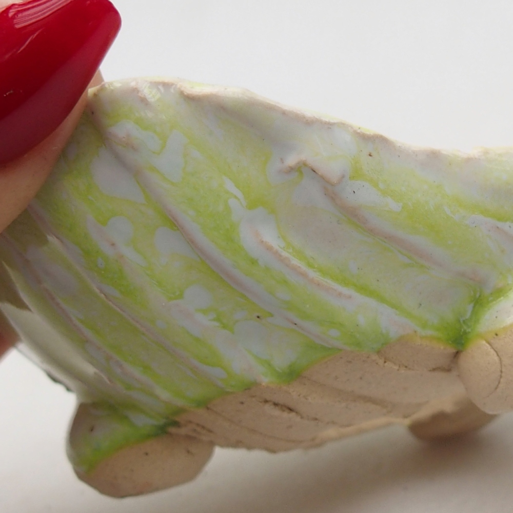 Ceramic Shell 8,5 x 7 x 4 cm , colour green