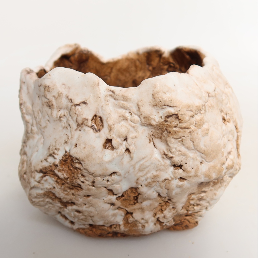 Ceramic Eggshell, 7.5 x 7 x 6.5 cm, white