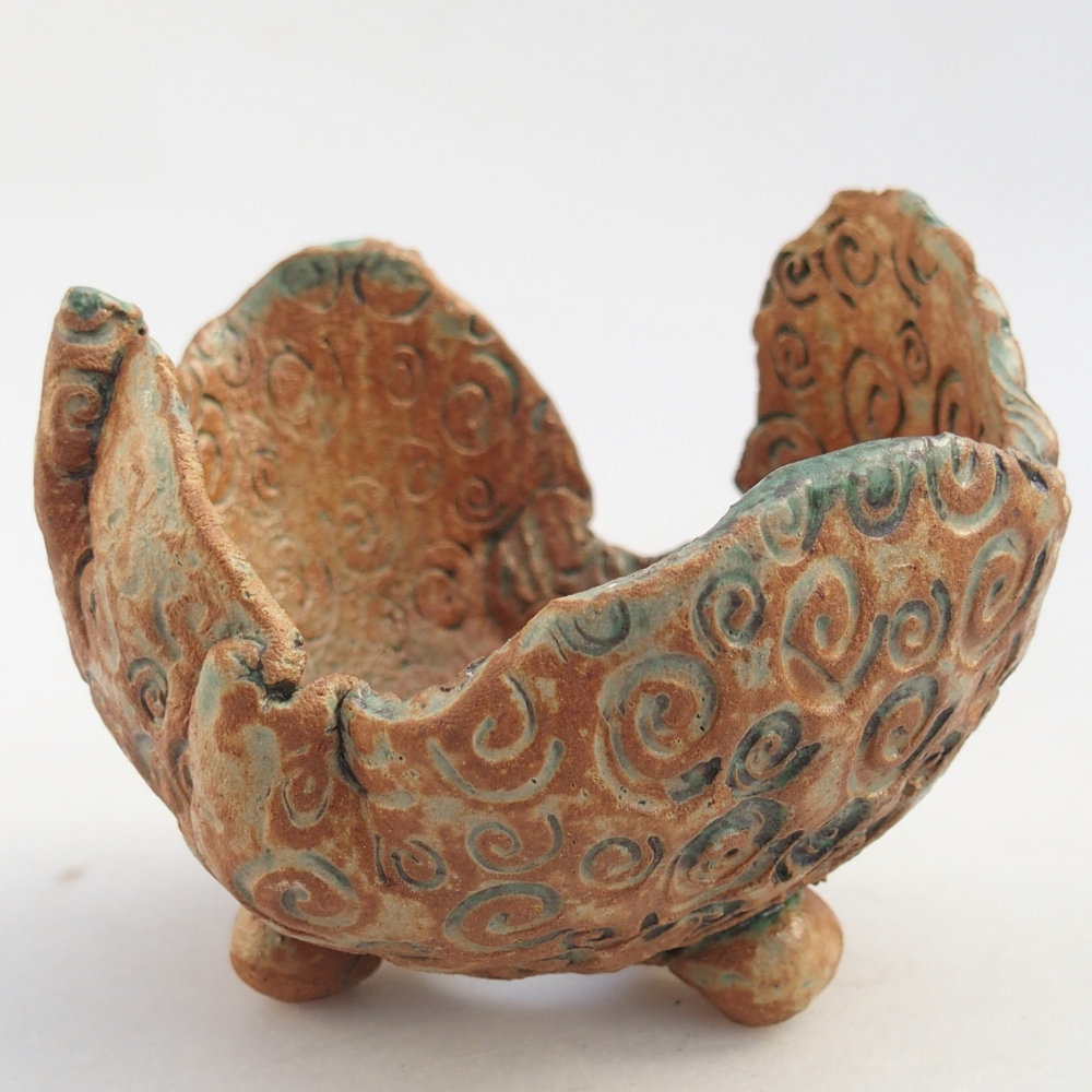 Ceramic Shell 10 x 9,5 x 8,5 cm , colour brown-green