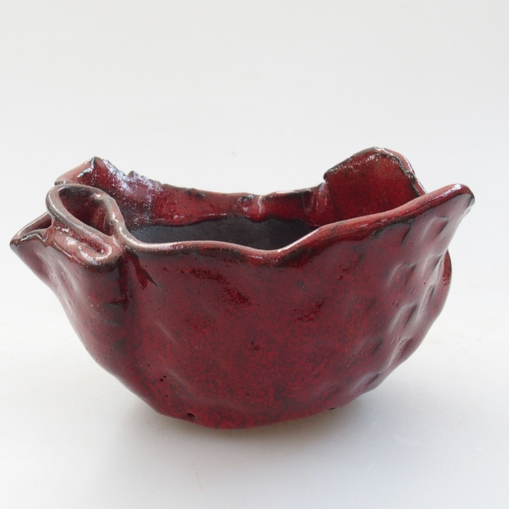 Ceramic shell 8,5 x 7 x 5 cm, color red