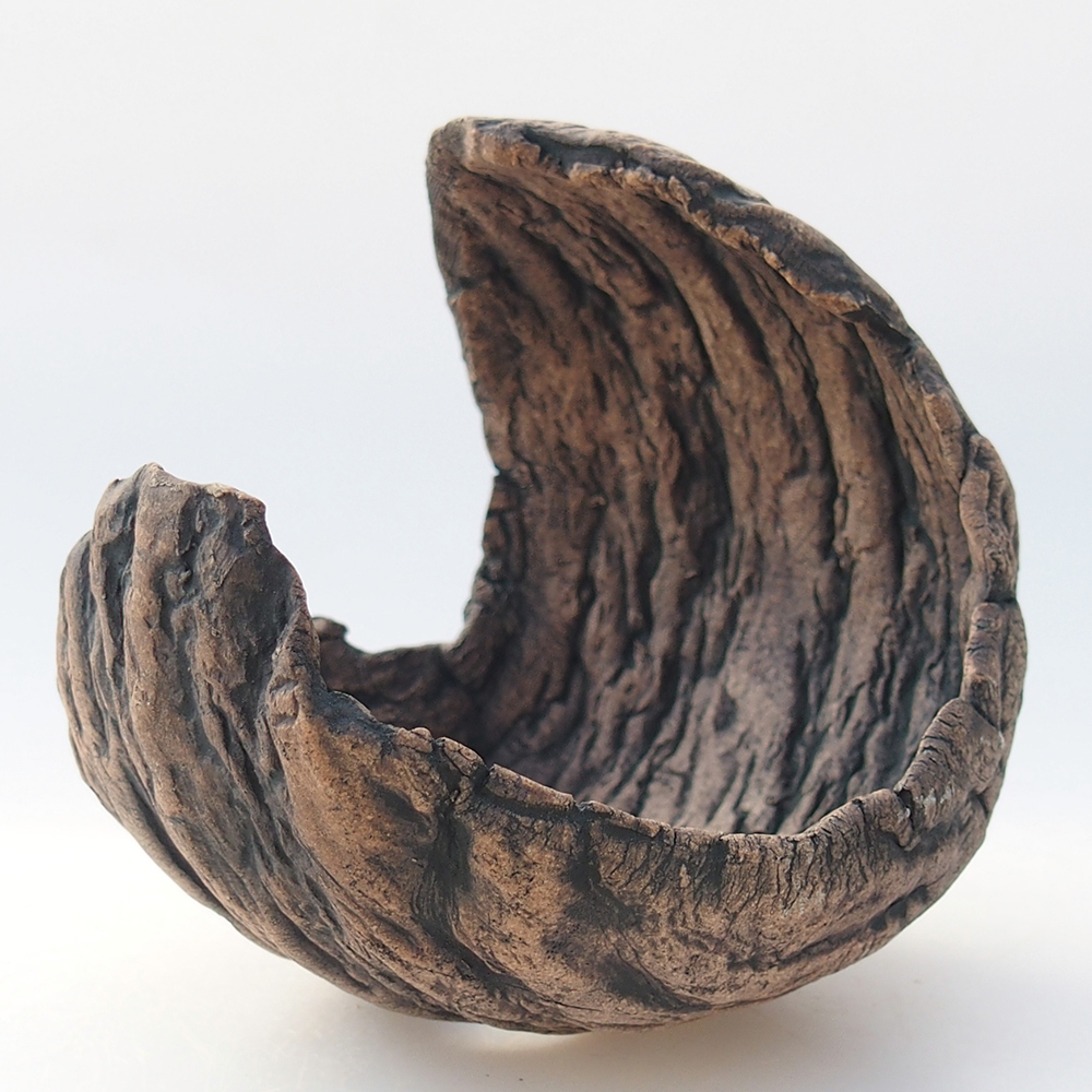 Ceramic Shell 10 x 9,5 x 10 cm , colour brown