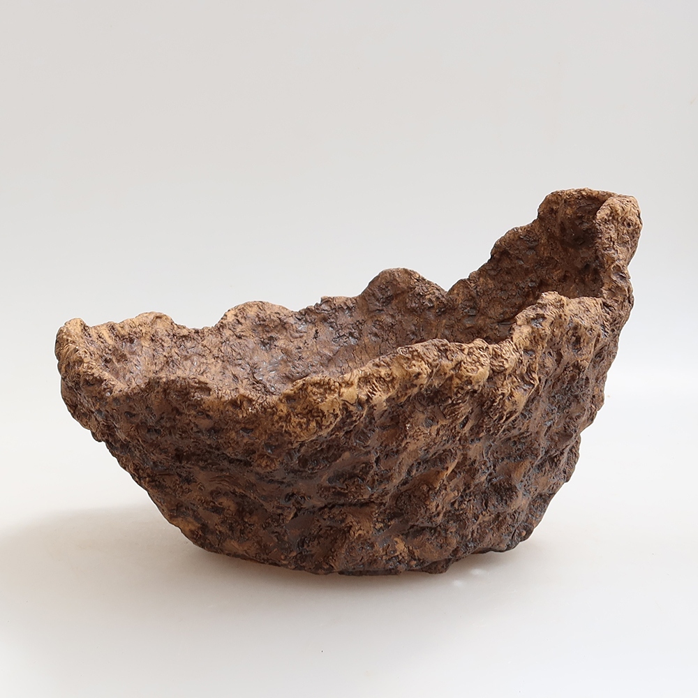 Ceramic Shell, 23.5 x 20 x 16.5 cm, brown