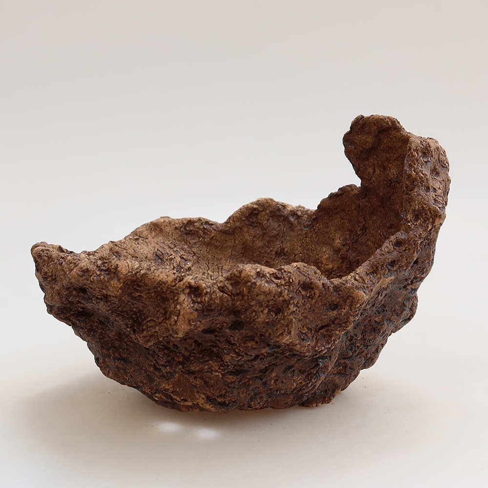 Ceramic Shell, 14.5 x 13 x 12 cm, brown