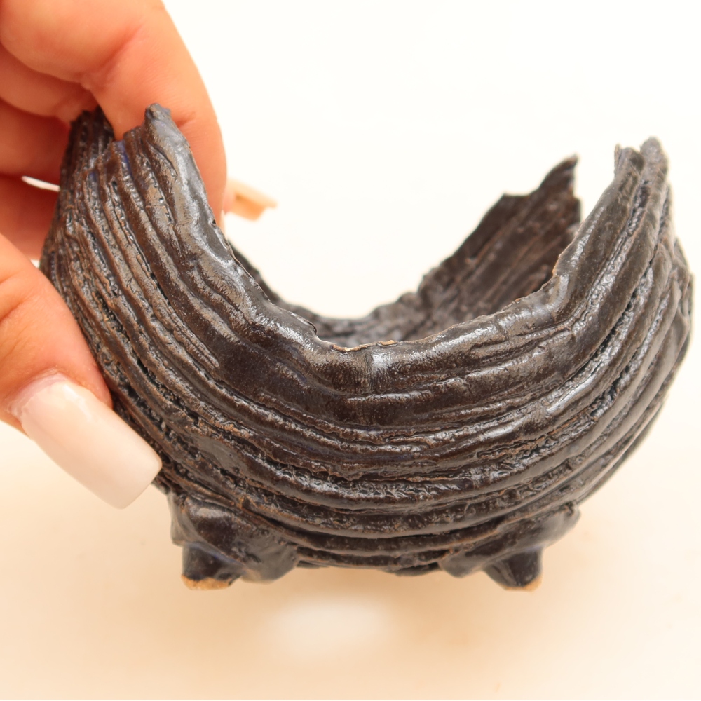 Ceramic Shell  10 x 9 x 7.5 cm, black-blue