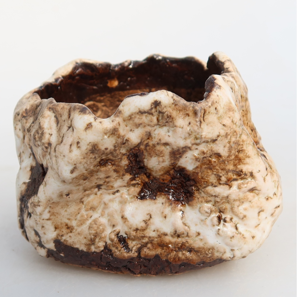 Ceramic Shell, 7 x 7 x 6 cm, white-brown