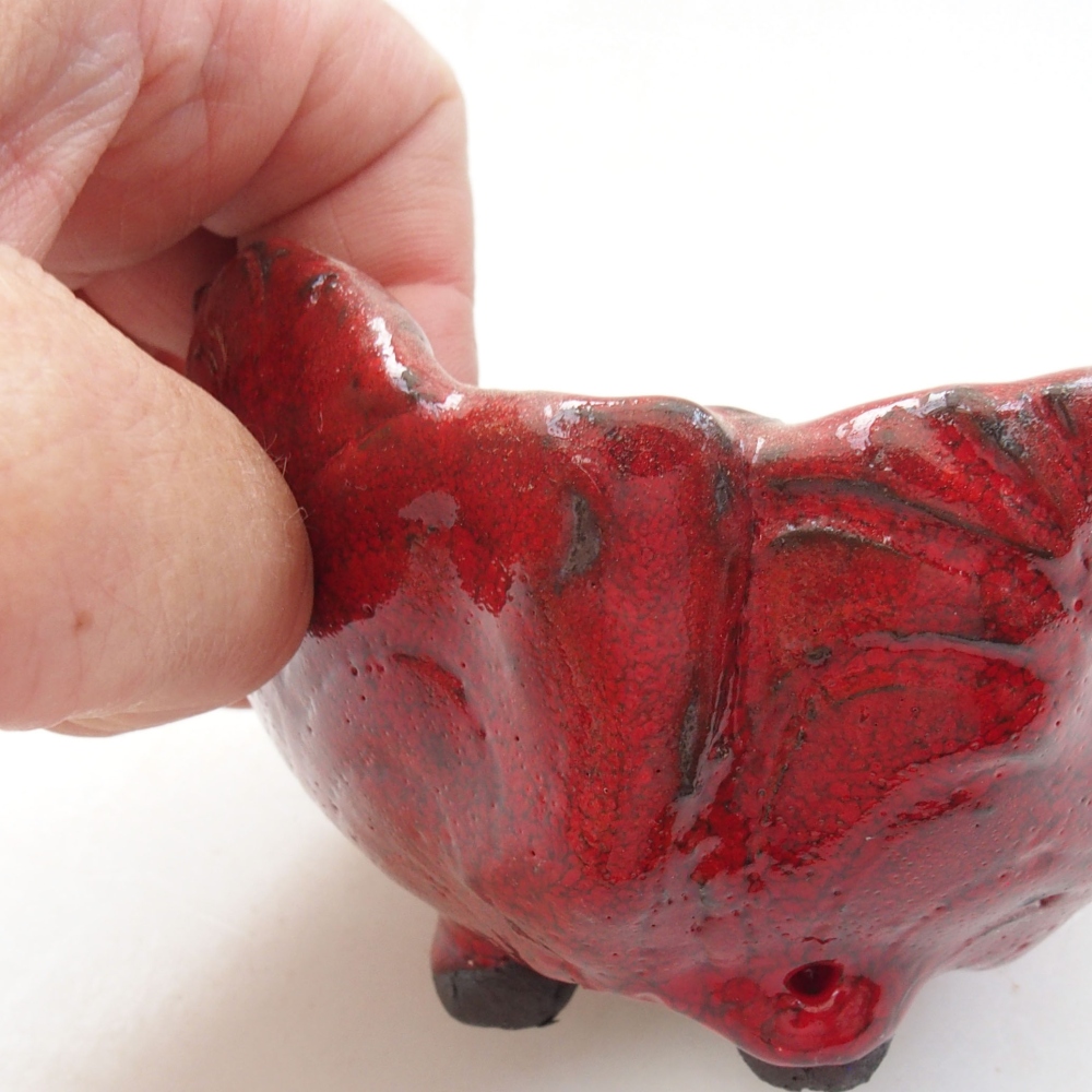 Ceramic shell 9,5 x 8,5 x 6 cm, color red