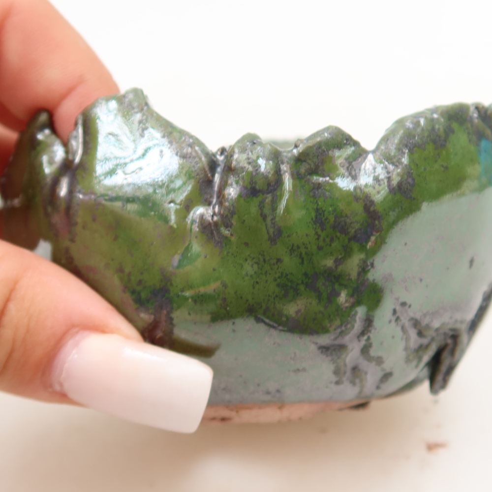 Ceramic Shell 9 x 8,5 x 5,5 cm , colour green