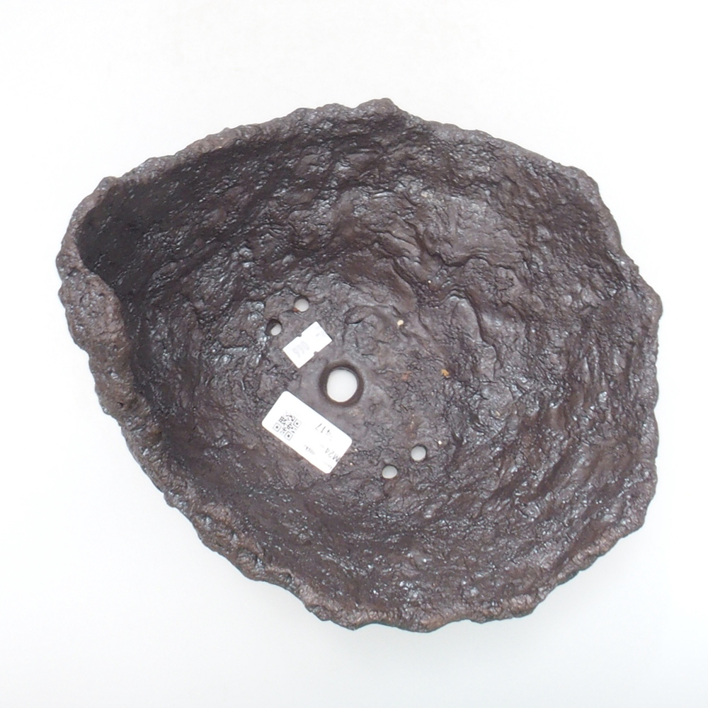 Ceramic shell 23 x 21 x 19,5 cm, brown color