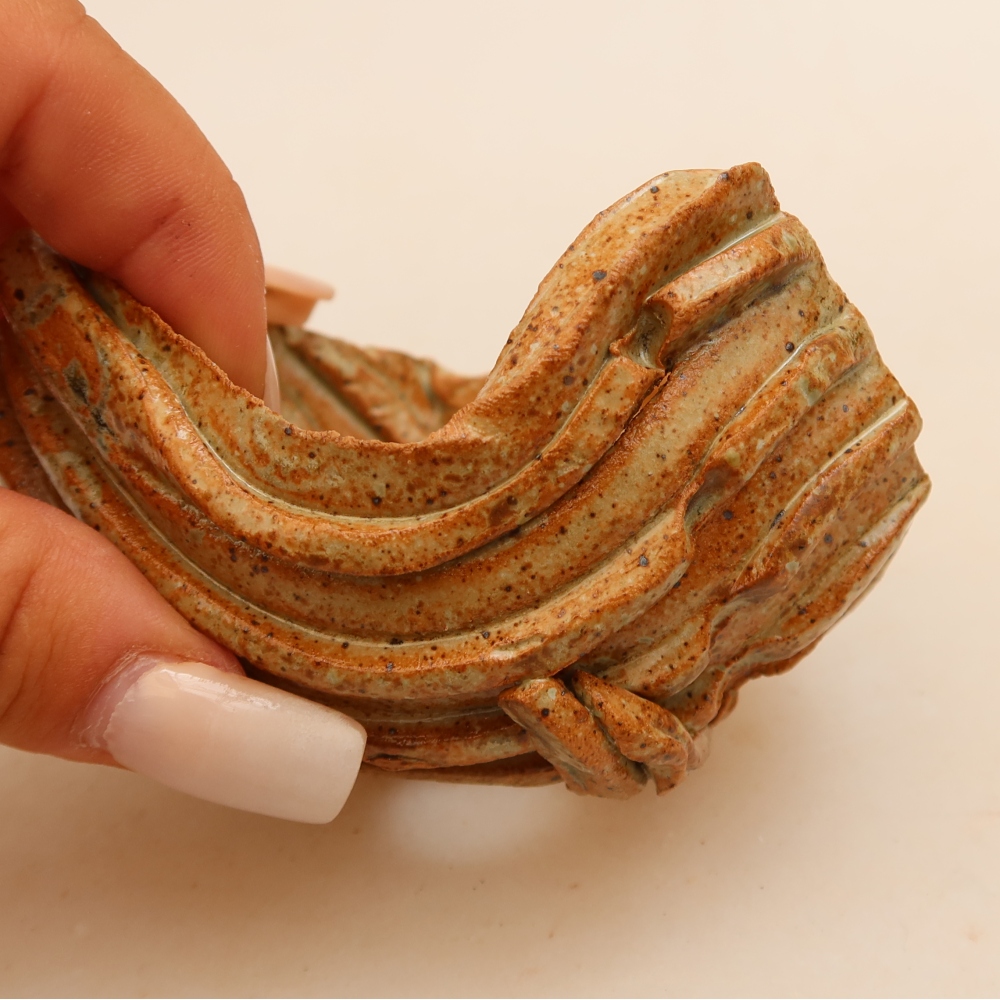 Ceramic Shell, 9 x 8.5 x 5.5 cm, beige