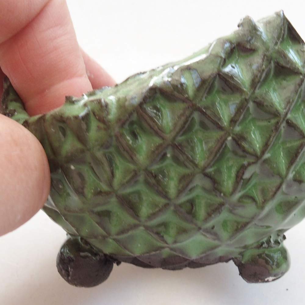 Ceramic shell 7 x 7 x 5 cm, color green