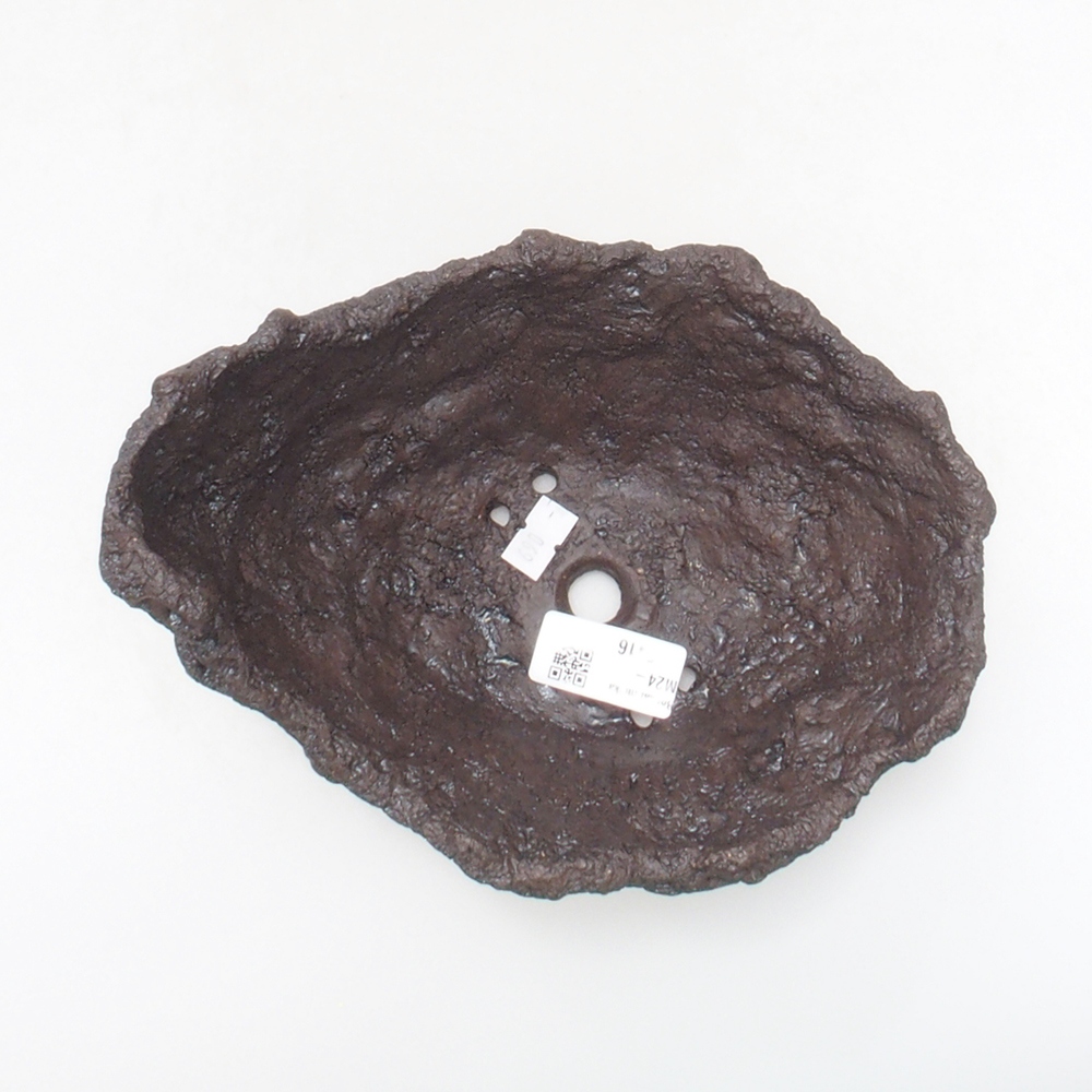 Ceramic shell 18 x 14 x 14 cm, brown color