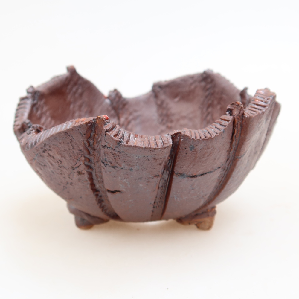 Ceramic Shell  10.5 x 10.5 x 6.5 cm, metallic color