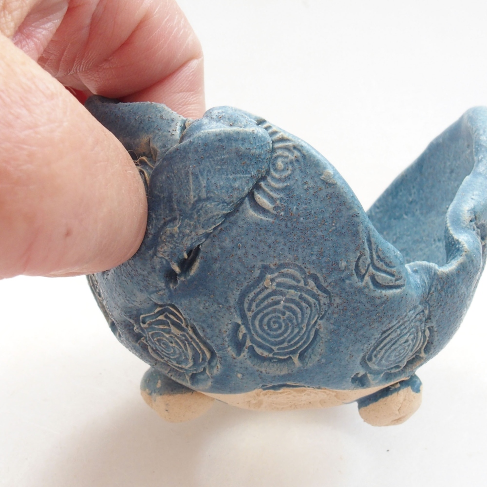 Ceramic shell 7 x 7 x 6 cm, color blue