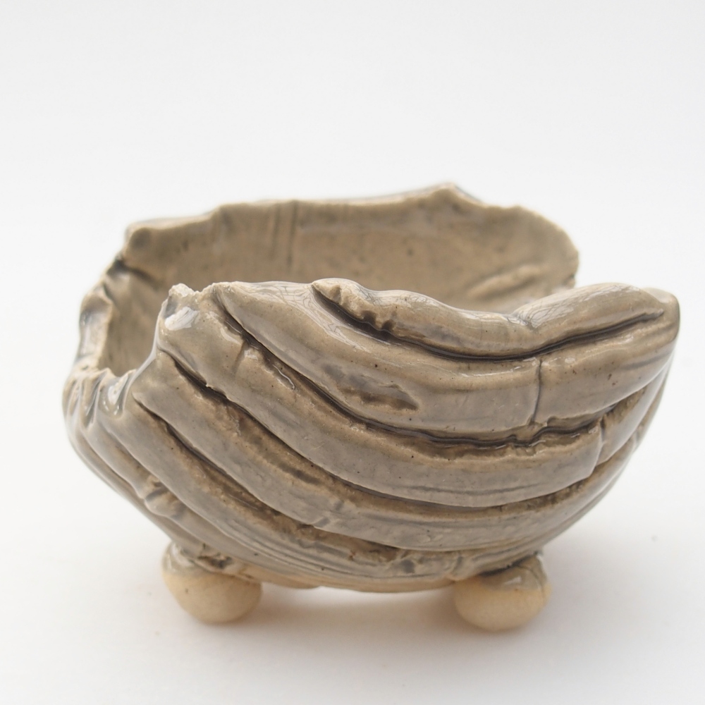 Ceramic Shell 8,5 x 8,5 x 6 cm , colour beige
