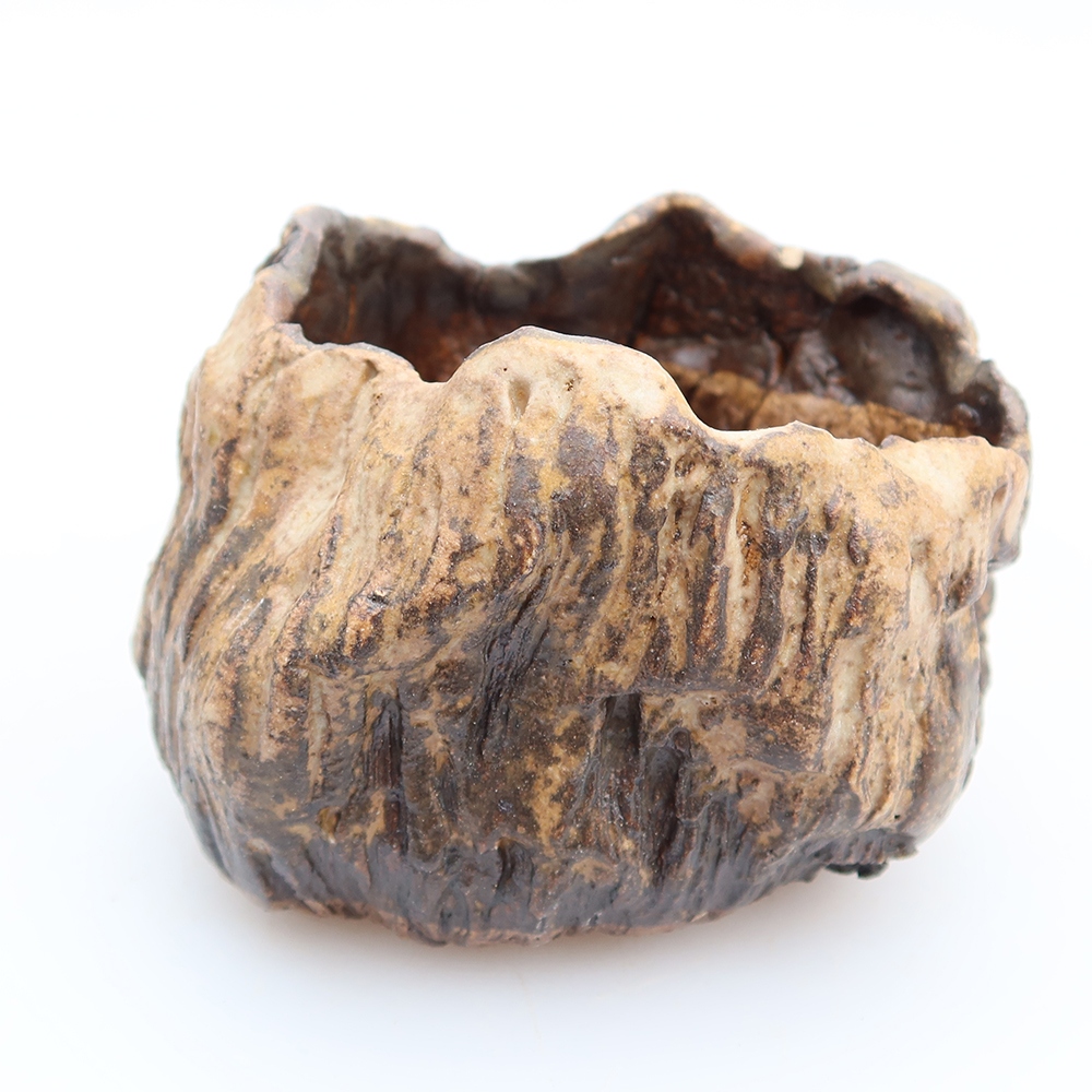 Ceramic Eggshell  6.5 x 5 x 6 cm, brown