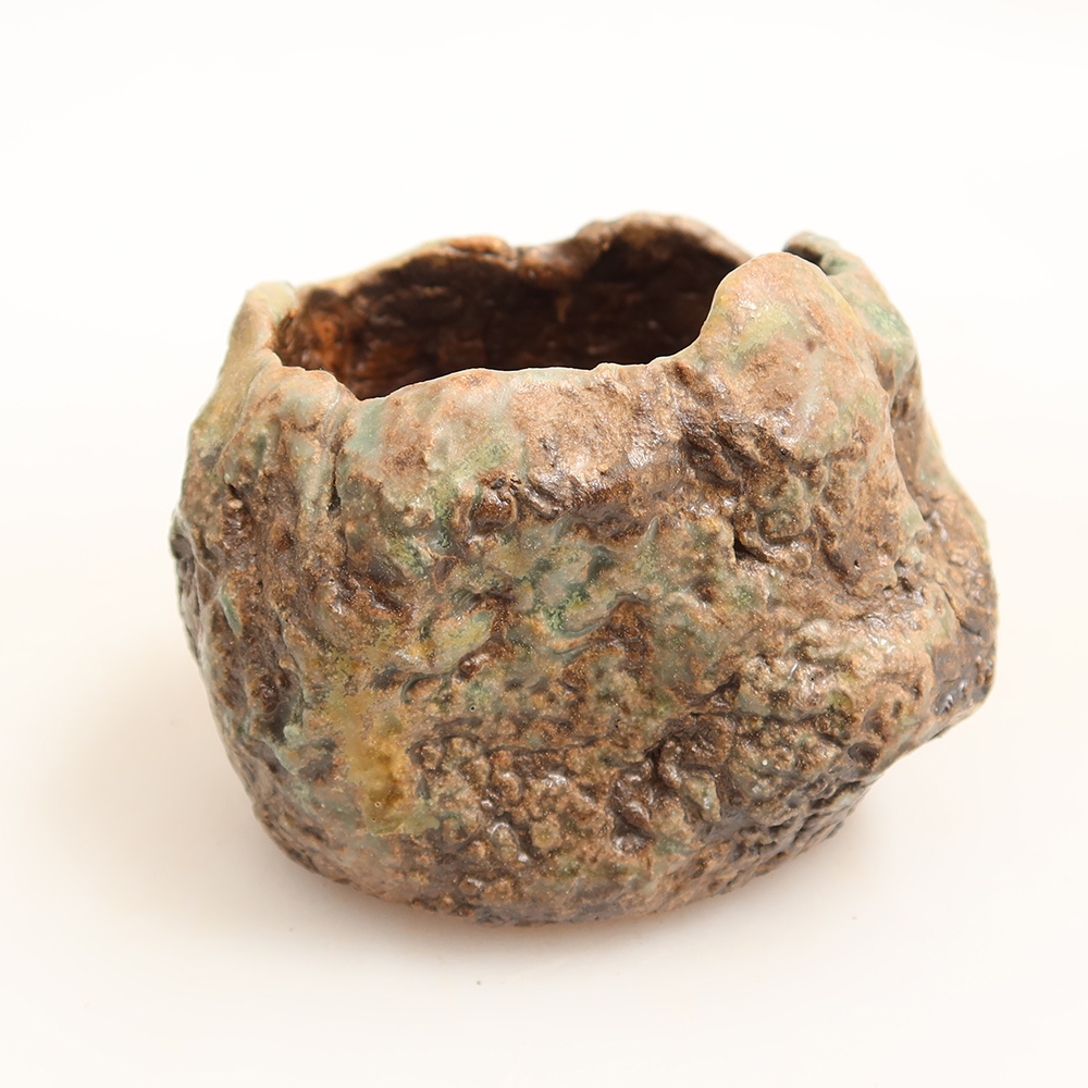 Ceramic Eggshell  6 x 5 x 6 cm, green