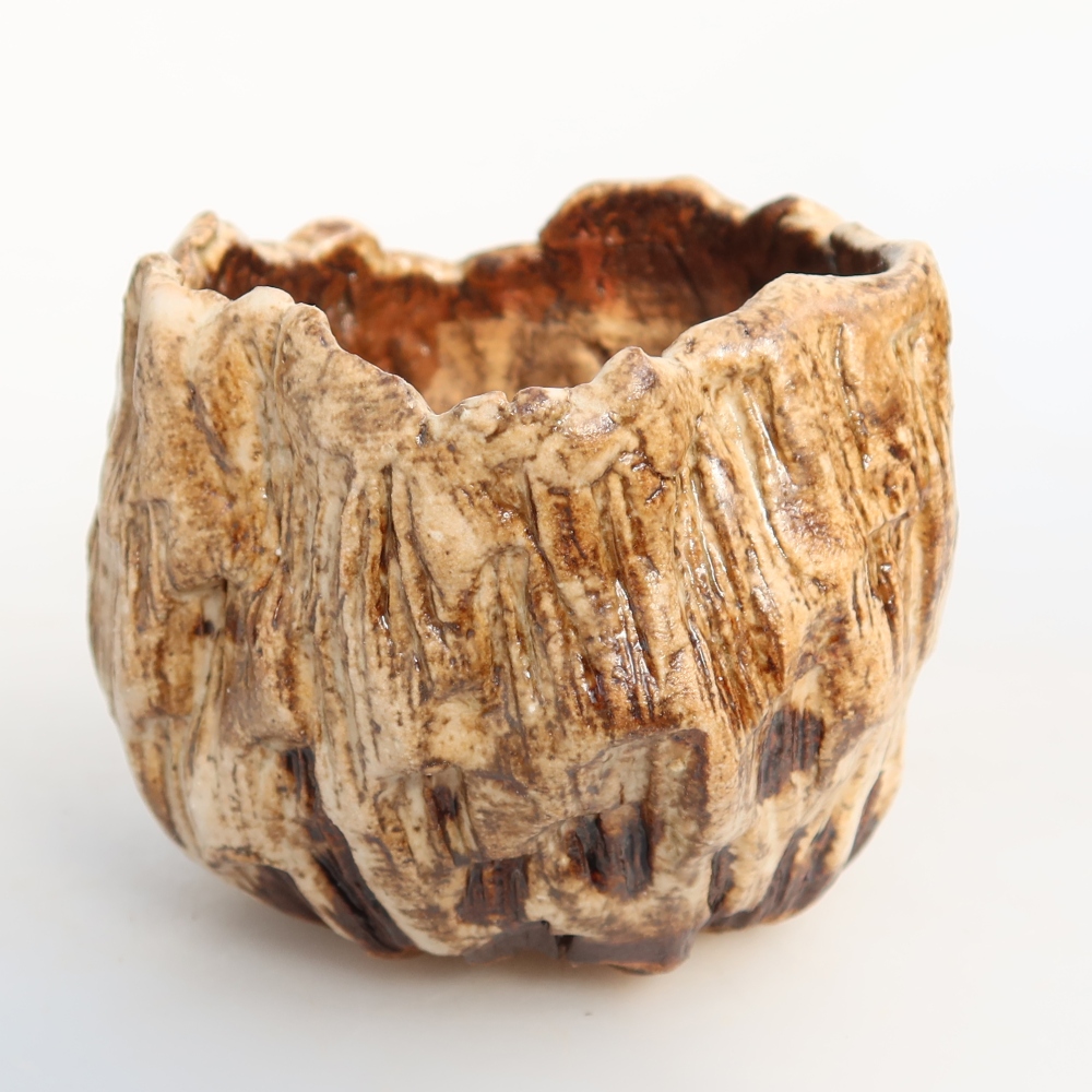 Ceramic Shell, 7 x 7 x 6.5 cm, white-brown