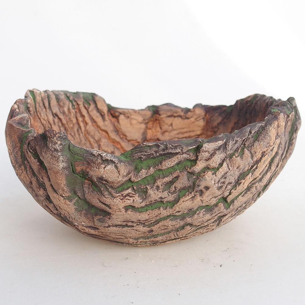 Ceramic Shell 15 x 14 x 7 cm , colour green