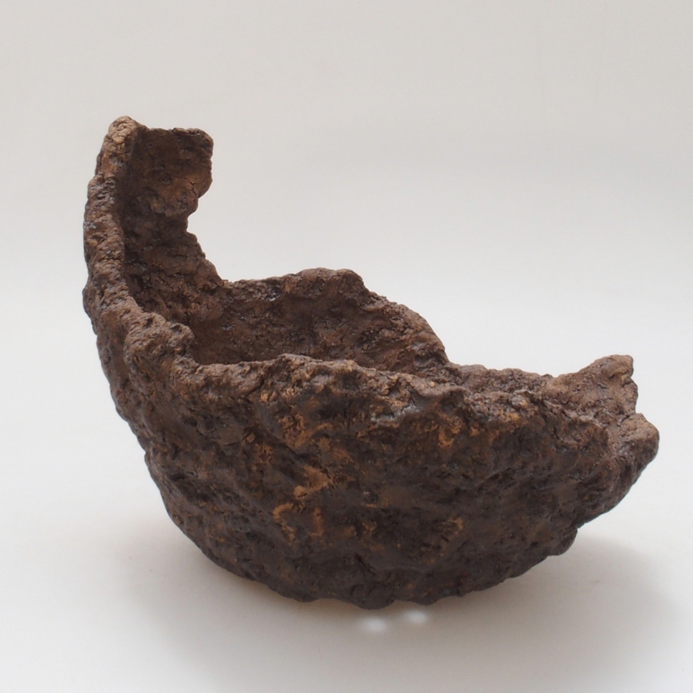 Ceramic shell 16 x 16 x 16 cm, brown color