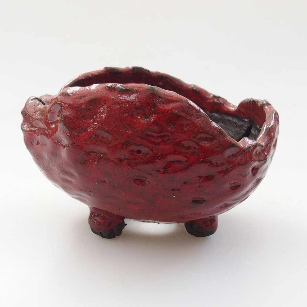 Ceramic shell 8,5 x 8 x 6 cm, color red