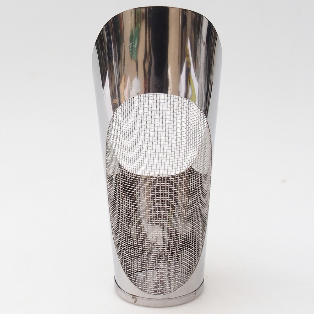 Soil trowel with sieve