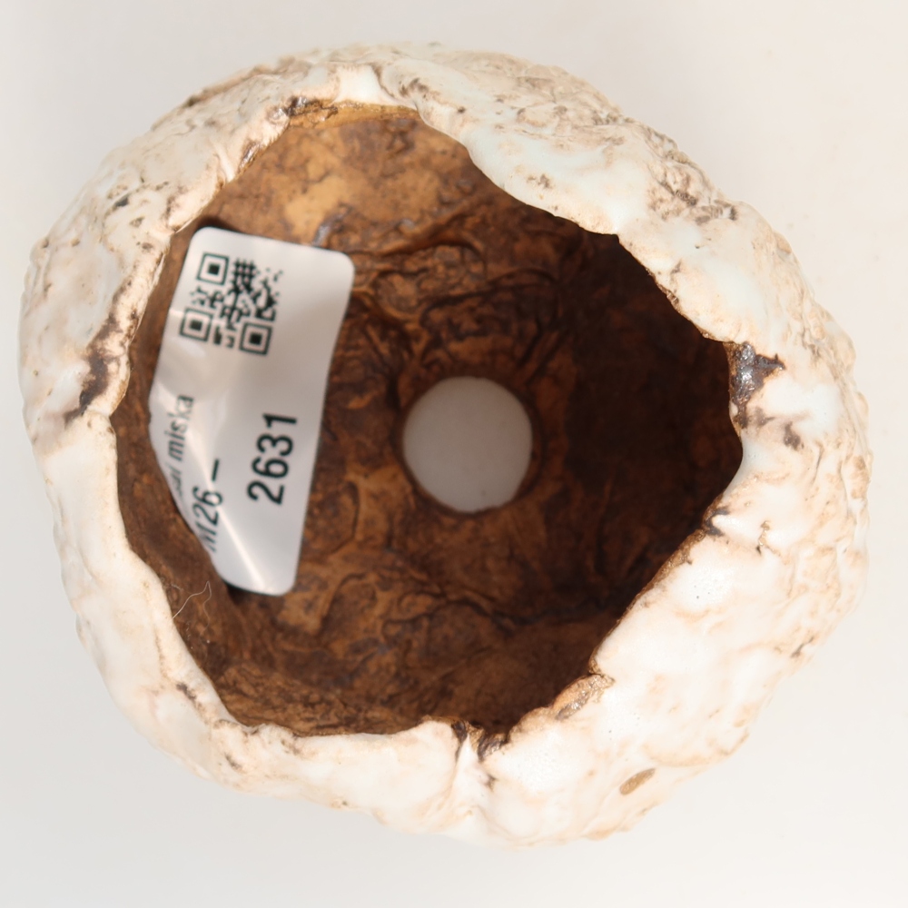 Ceramic Eggshell, 7.5 x 7 x 6 cm, white