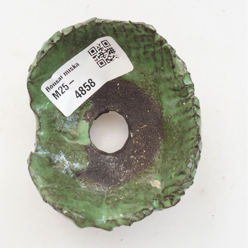 Ceramic shell 6,5 x 6 x 4,5 cm, color green