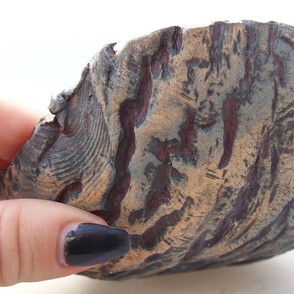 Ceramic shell 13 x 12,5 x 7 cm , colour purple