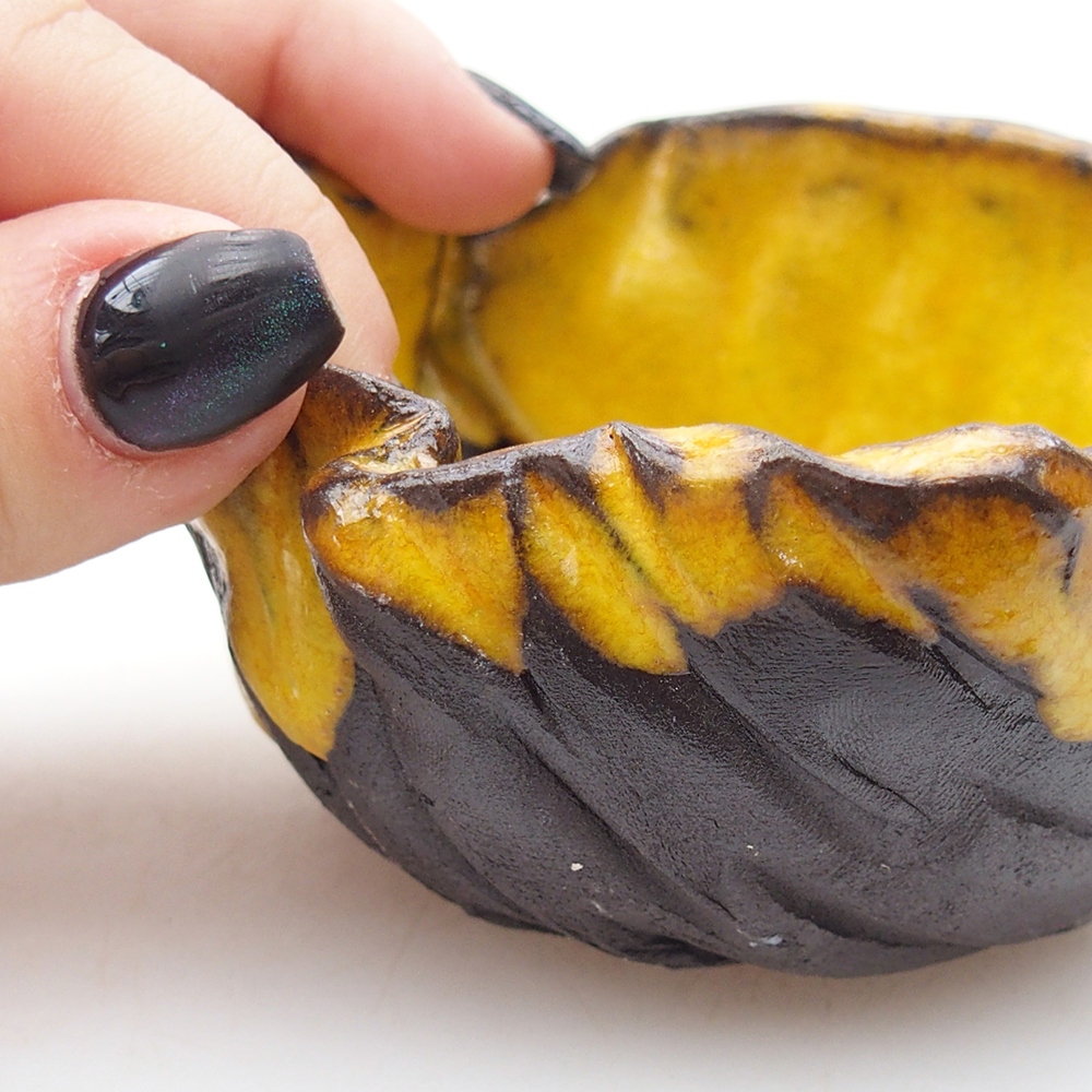 Ceramic shell 8 x 10 x 5,5 cm , yellow