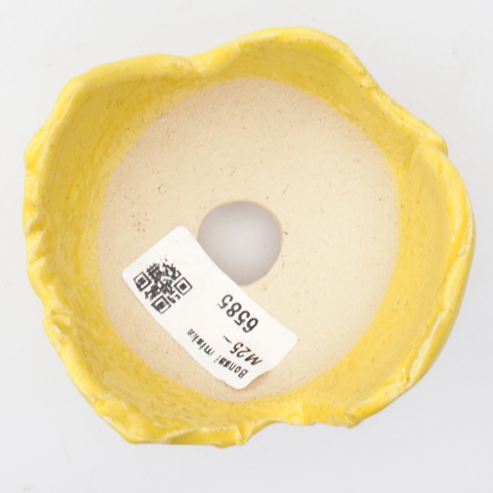 Ceramic shell 8,5 x 8,5 x 6 cm , yellow
