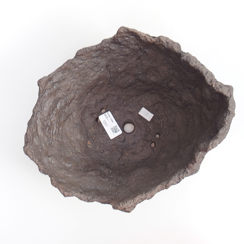 Ceramic shell 19 x 15 x 14 cm , colour brown